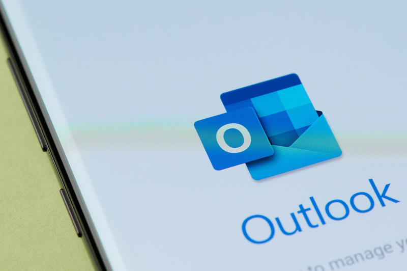 Attackers Steal Outlook Credentials Via Overlay Screens on Legitimate Sites