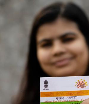 Indian authorities issue conflicting advice about biometric ID card security